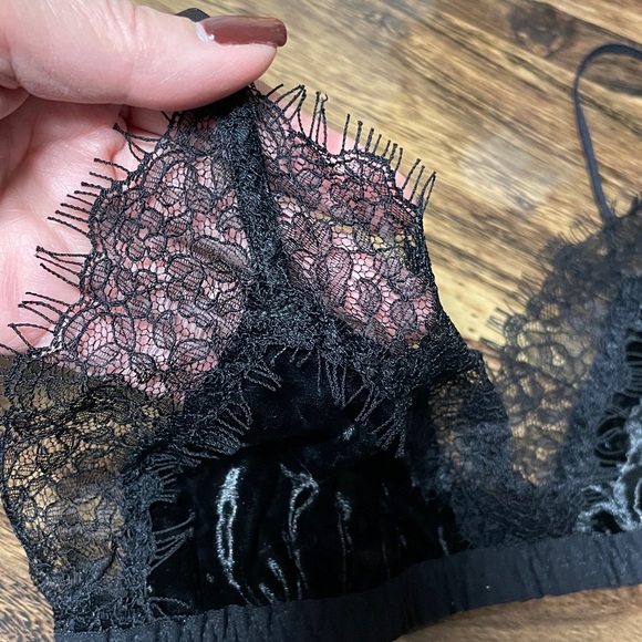 Hanky Panky Black LUXE PANNE VELVET Bralette - Picture 7 of 10